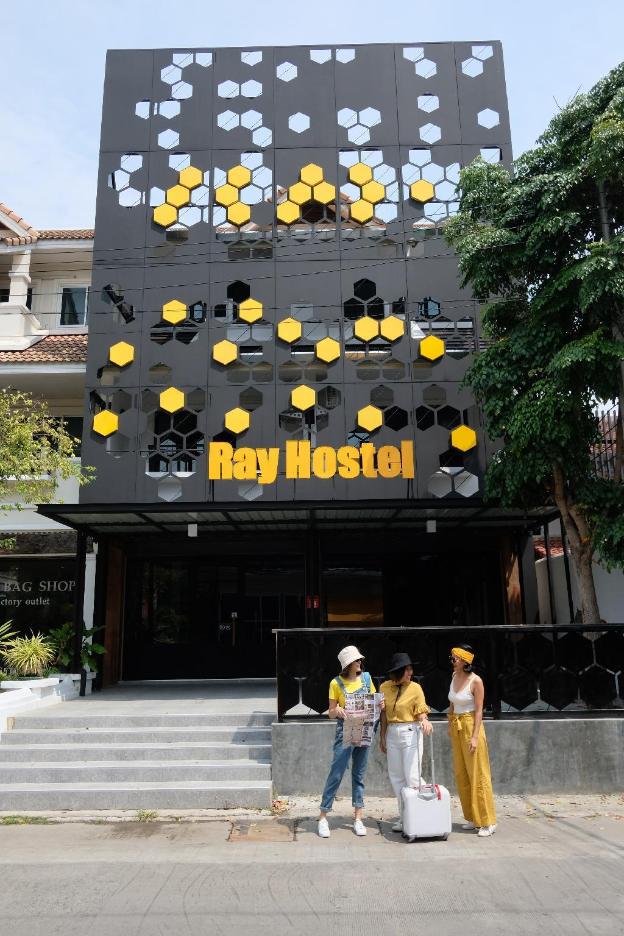 ray hostel by zuzu
