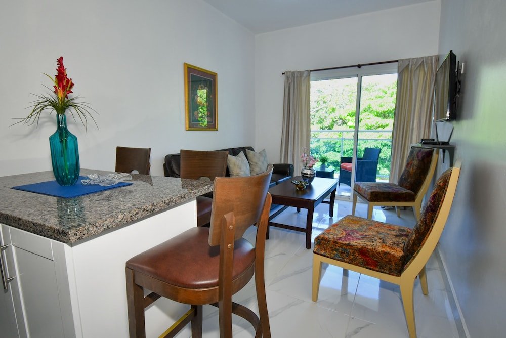 exotic beach vacation apartment with picuzzi