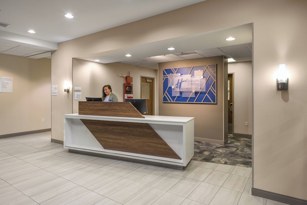 holiday inn express hotel and suites belgrade by ihg