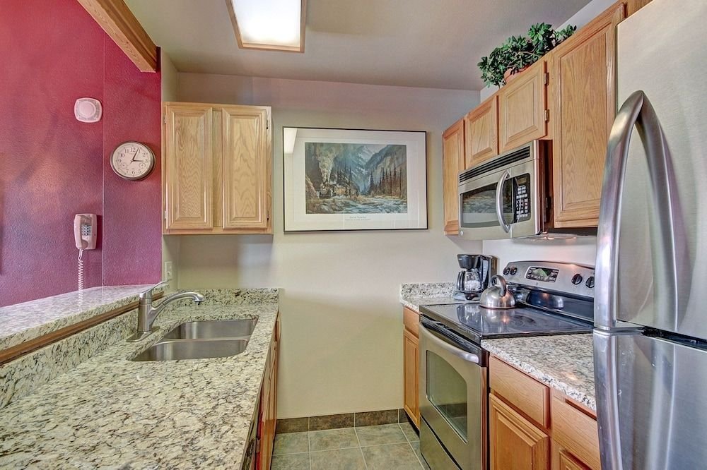 river mnt lodge e302