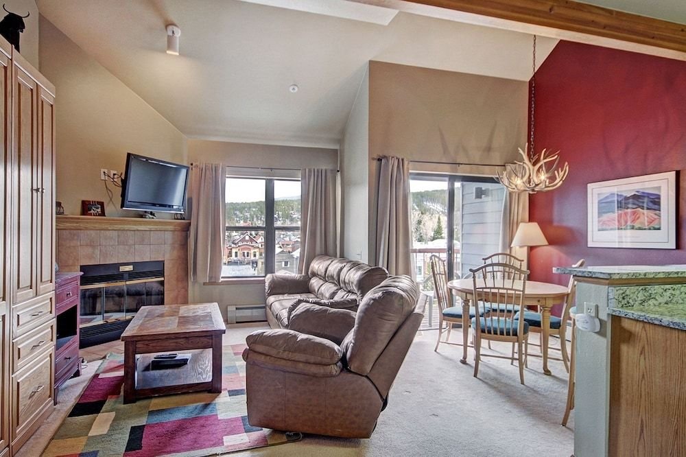 river mnt lodge e302