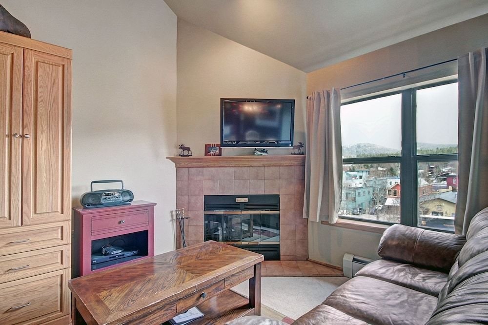 river mnt lodge e302