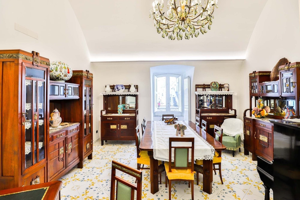 della monica rooms