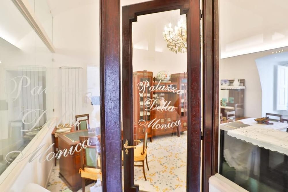 della monica rooms