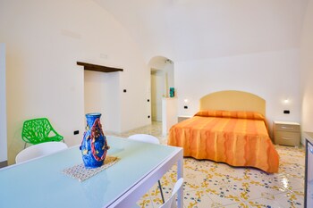 della monica rooms