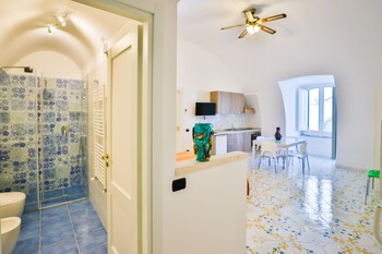 della monica rooms