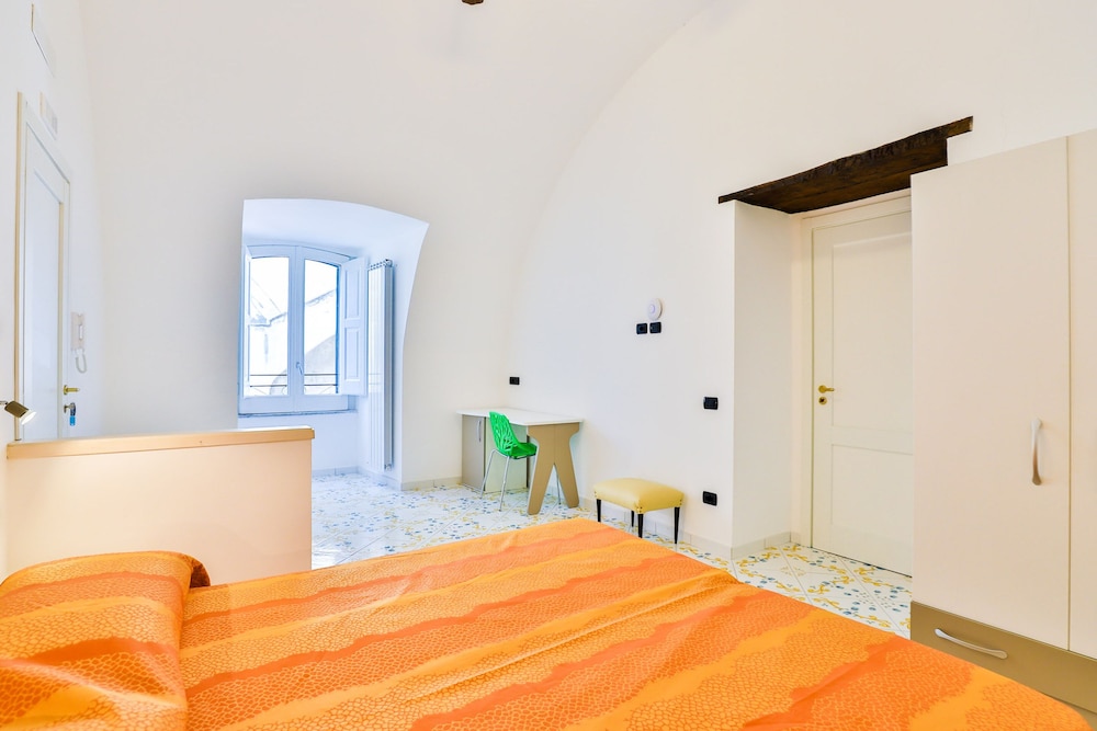 della monica rooms