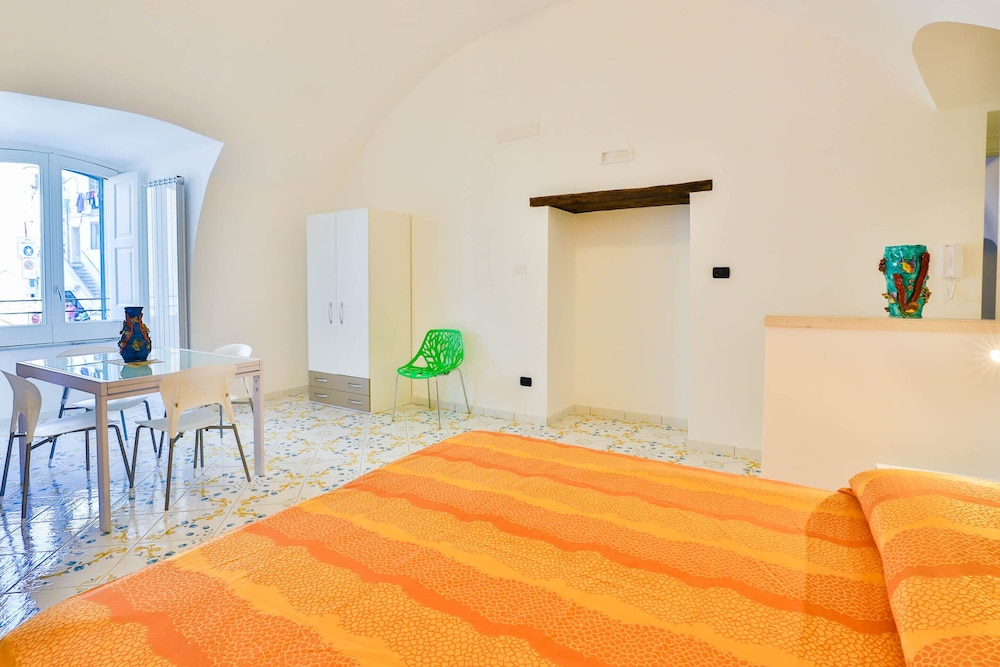 della monica rooms