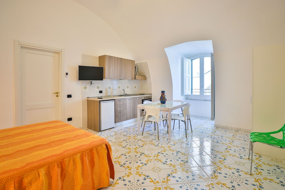 della monica rooms