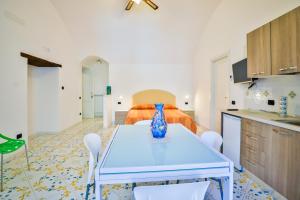 della monica rooms