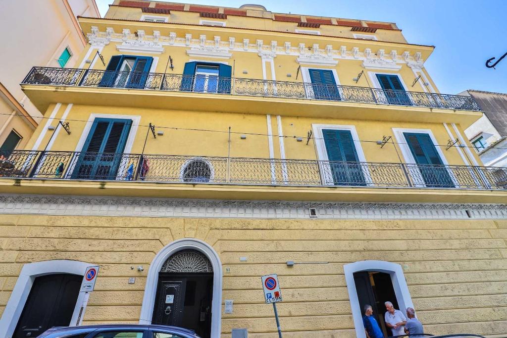 della monica rooms