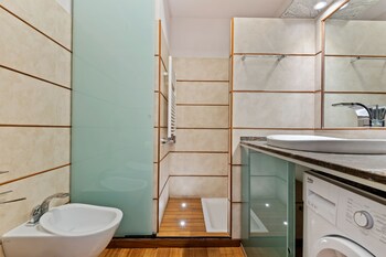 porto antico and aquarium flat