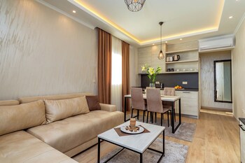 luxury apartments queen