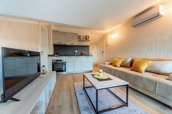 luxury apartments queen