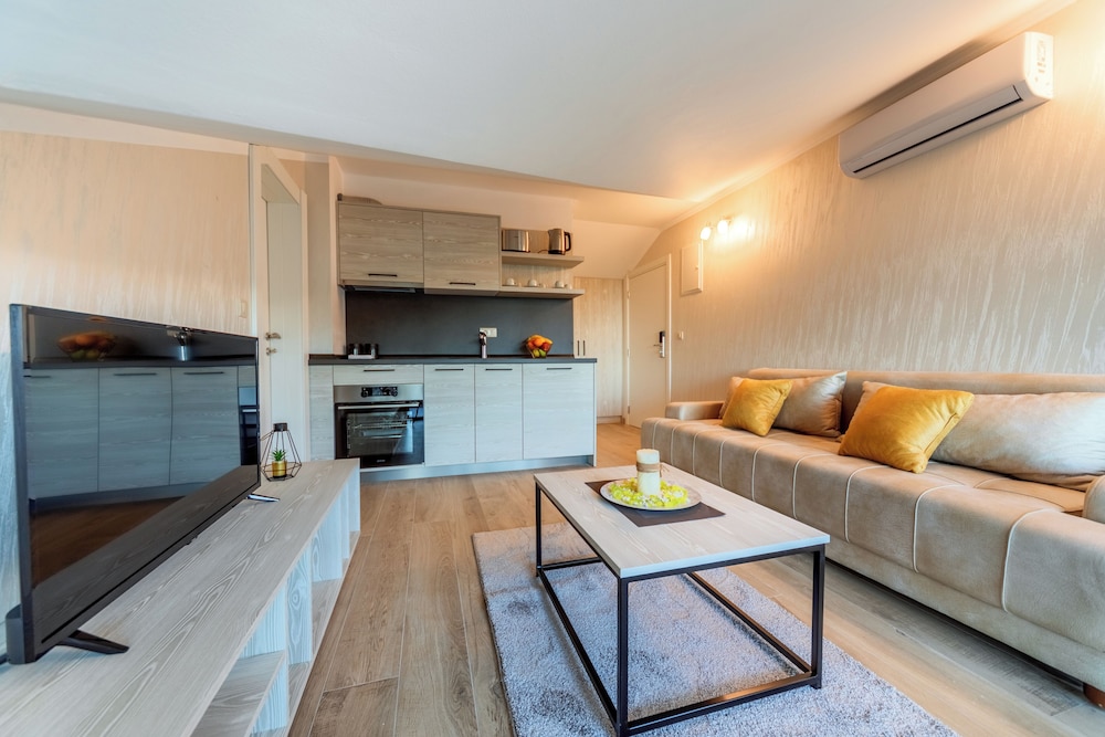 luxury apartments queen