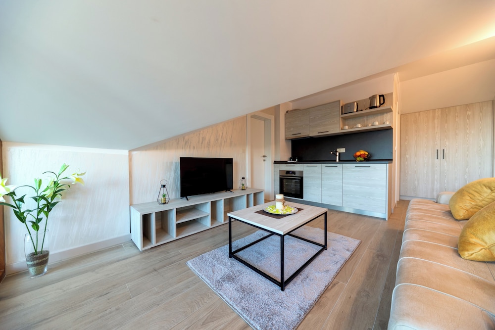 luxury apartments queen