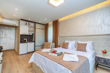 luxury apartments queen