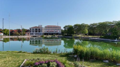 Nuks Executive Suites,Brown County>>Ashwaubenon,3 star