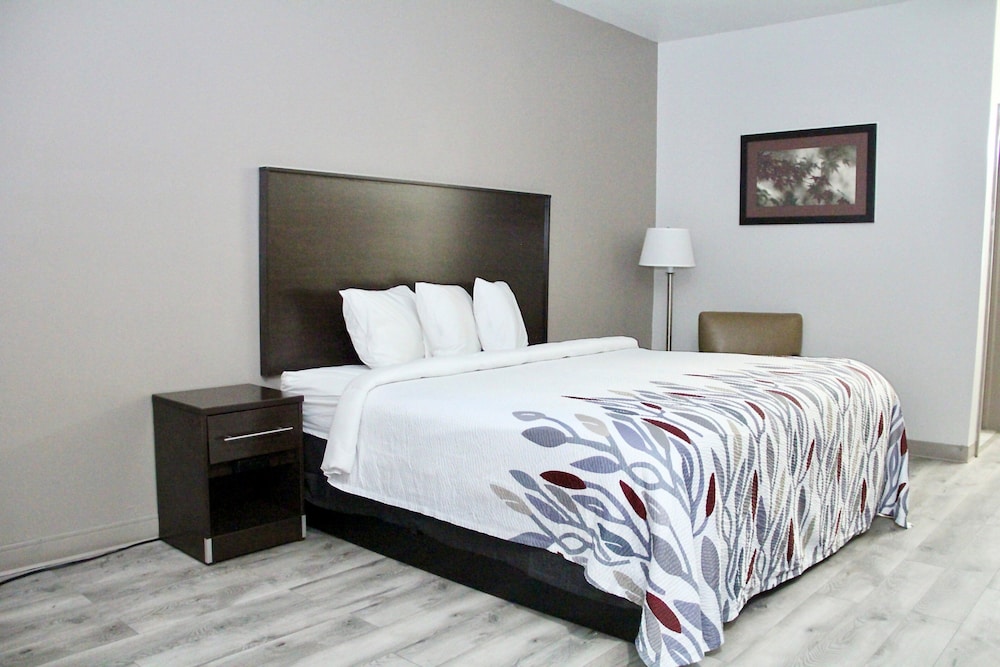 red roof inn and suites lake orion auburn hills