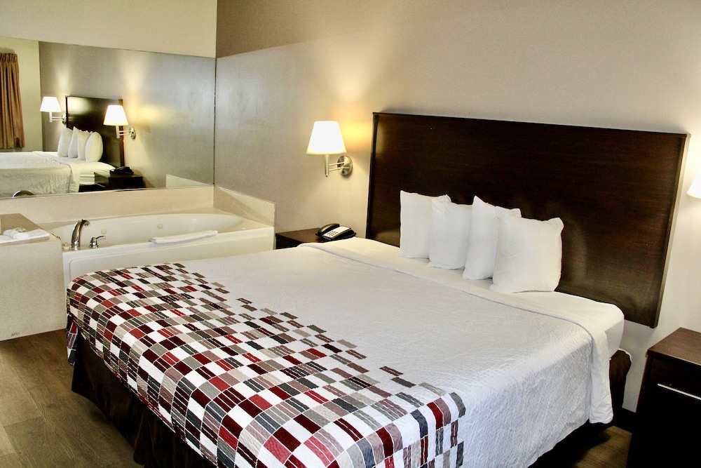 red roof inn and suites lake orion auburn hills