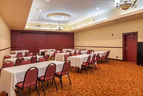 red roof inn and suites lake orion auburn hills