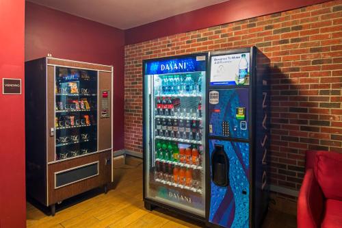 red roof inn and suites lake orion auburn hills