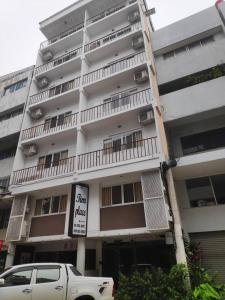 tim place bts phra khanong