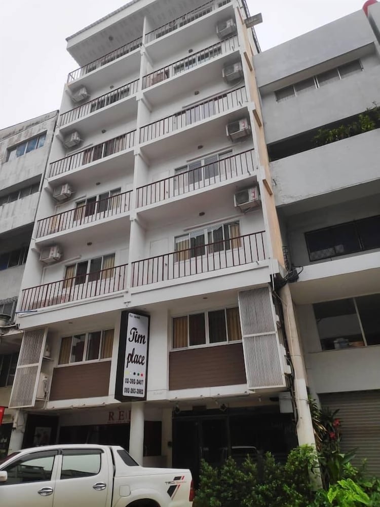 tim place bts phra khanong