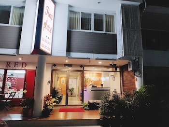 tim place bts phra khanong