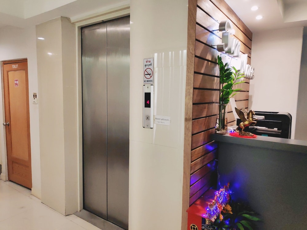 tim place bts phra khanong