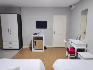 tim place bts phra khanong