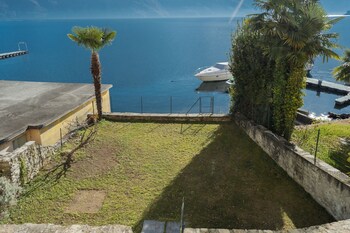 family lake apartment by rent all como