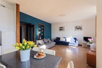 family lake apartment by rent all como