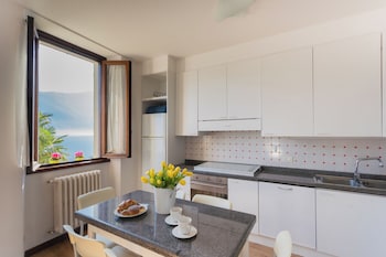 family lake apartment by rent all como