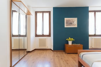 family lake apartment by rent all como