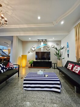 Little Heaven By Sky Hive, A Beach Front Bungalow,,4 star