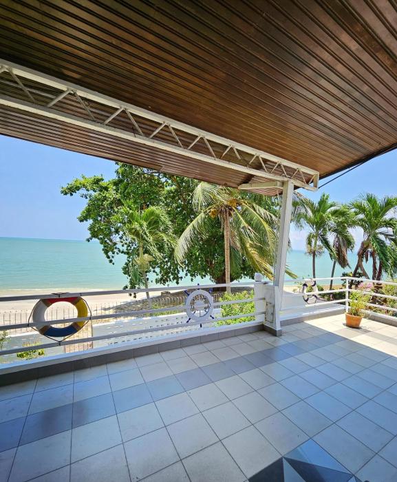 little heaven by sky hive a beach front bungalow