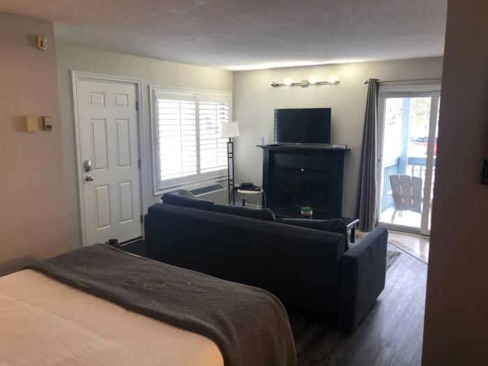 cozy north creek resort studio