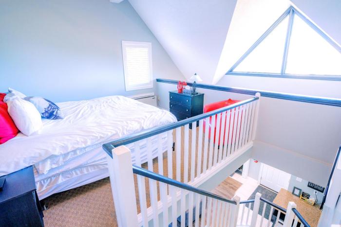 gorgeous loft in the heart of blue mountain