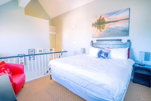 gorgeous loft in the heart of blue mountain