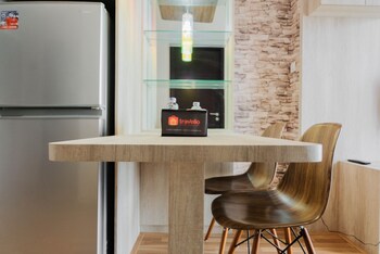 comfy 1br apartment casa de parco central bsd city