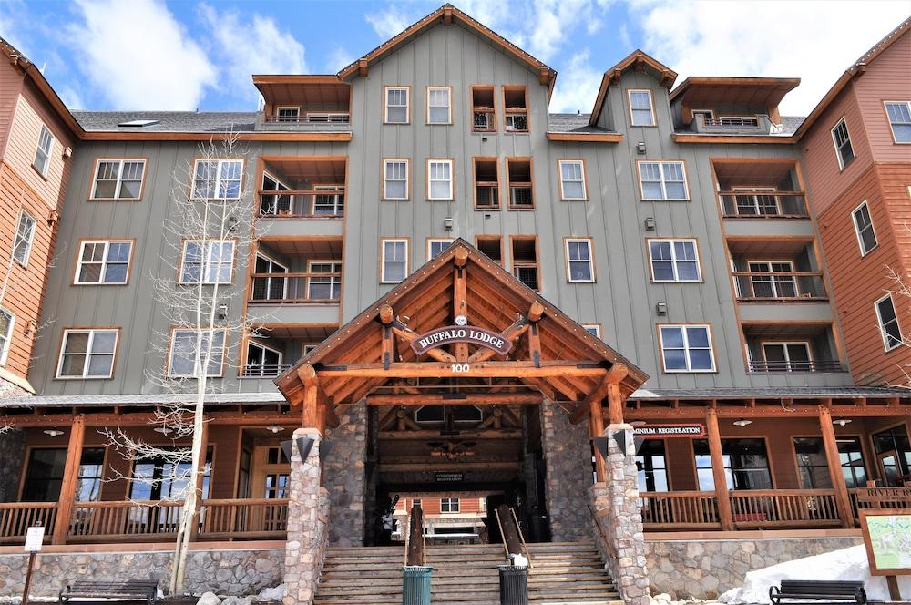 Buffalo Lodge 3 Bed 3 Bath,150 Dercum Square,3.5 star