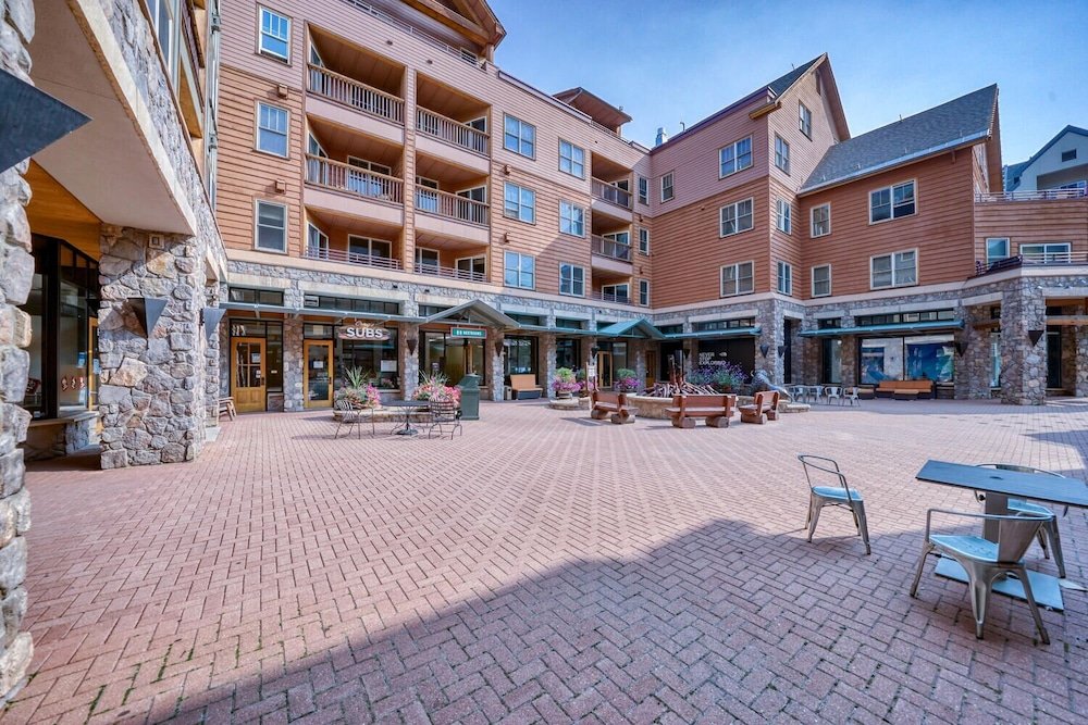 Buffalo Lodge 3 Bed 3 Bath,150 Dercum Square,3.5 star