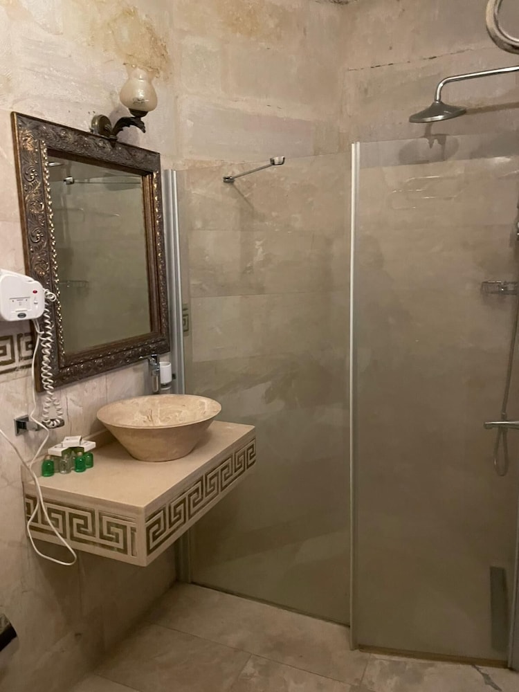 king apart by travellers