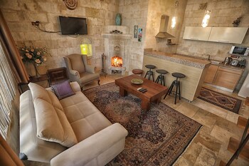 king apart by travellers