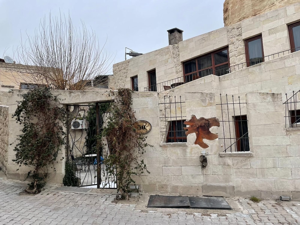 king apart by travellers