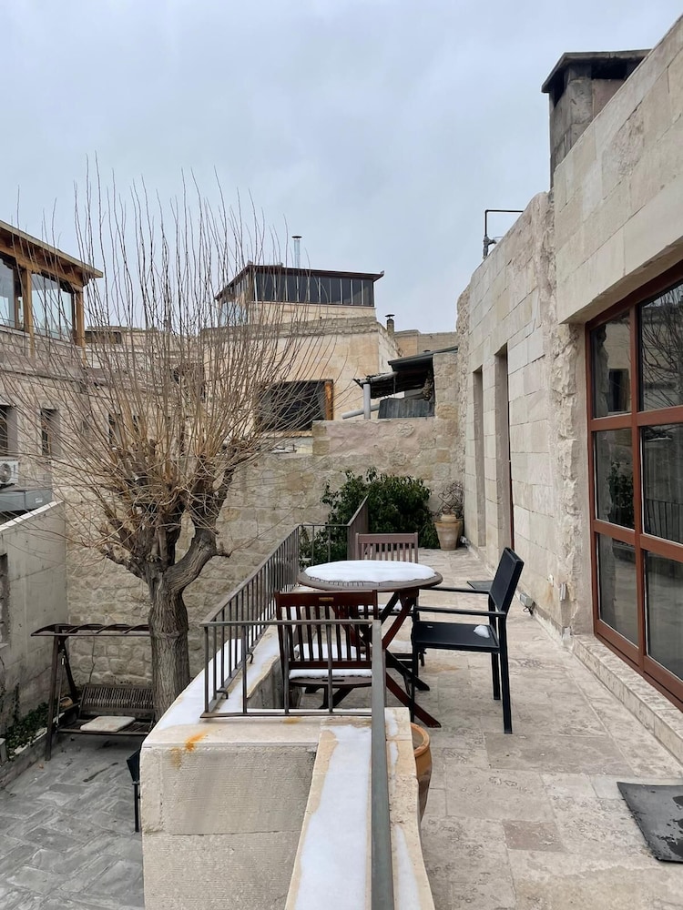 king apart by travellers