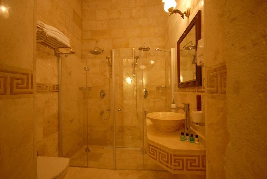 king apart by travellers