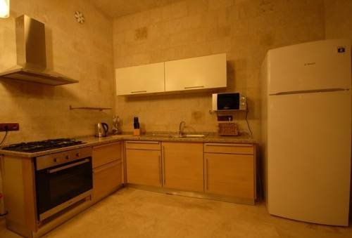 king apart by travellers