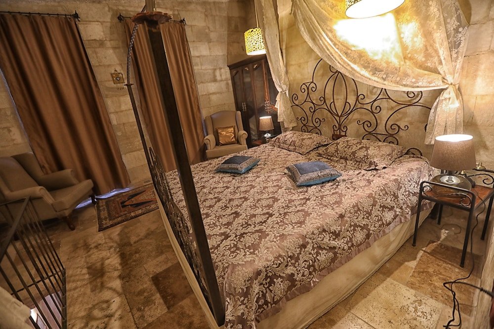 king apart by travellers